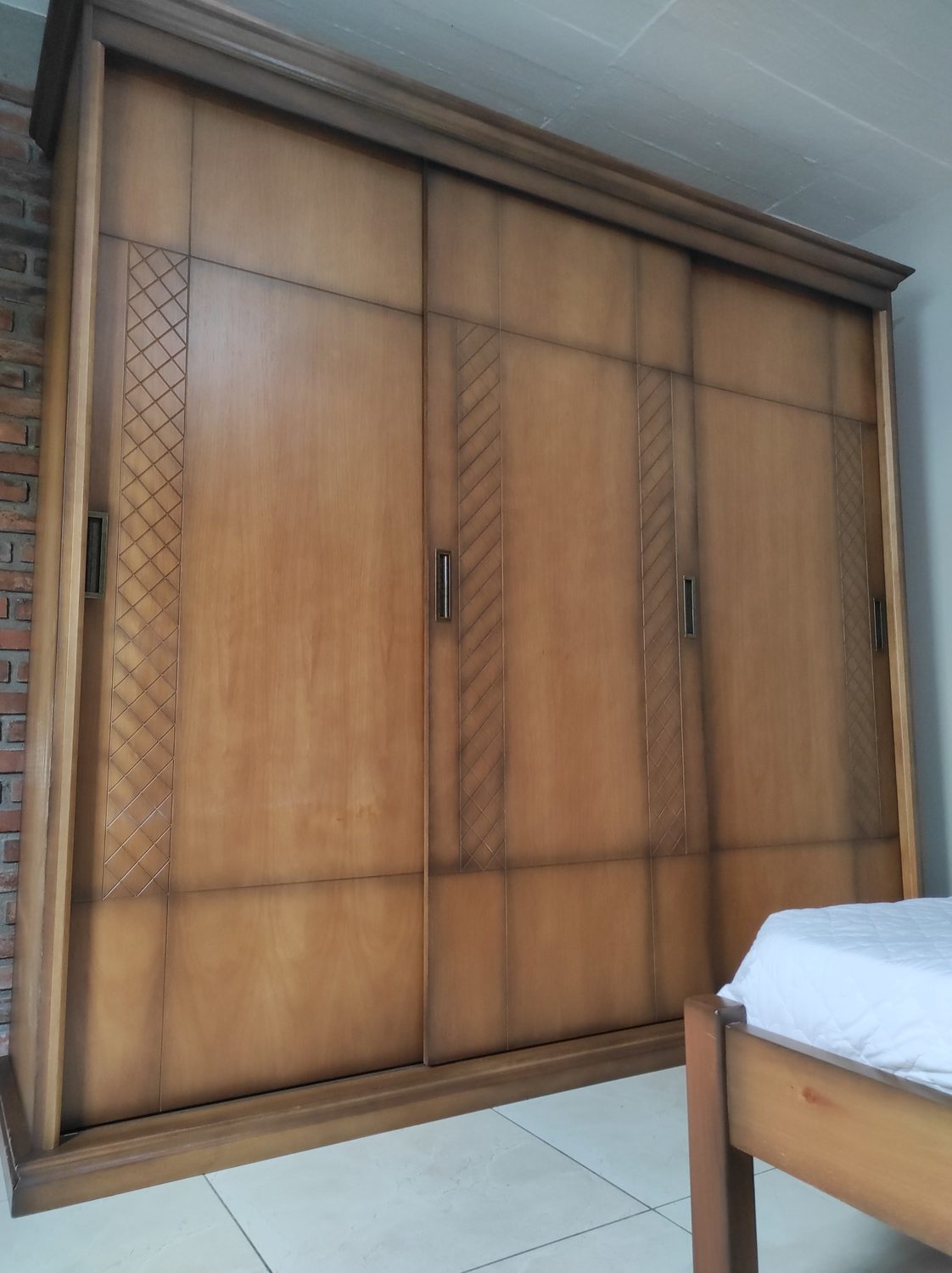 Guarda-roupa de portas de correr entregue a cliente